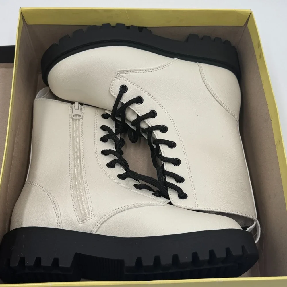Art Class Khari Lace-Up Combat Boots Kids Size 1 Cream Faux Leather NIB
